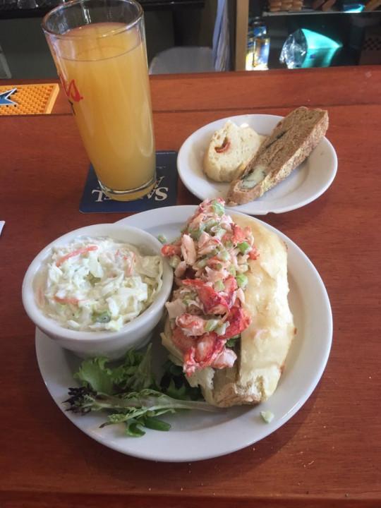 lobsterroll.jpg